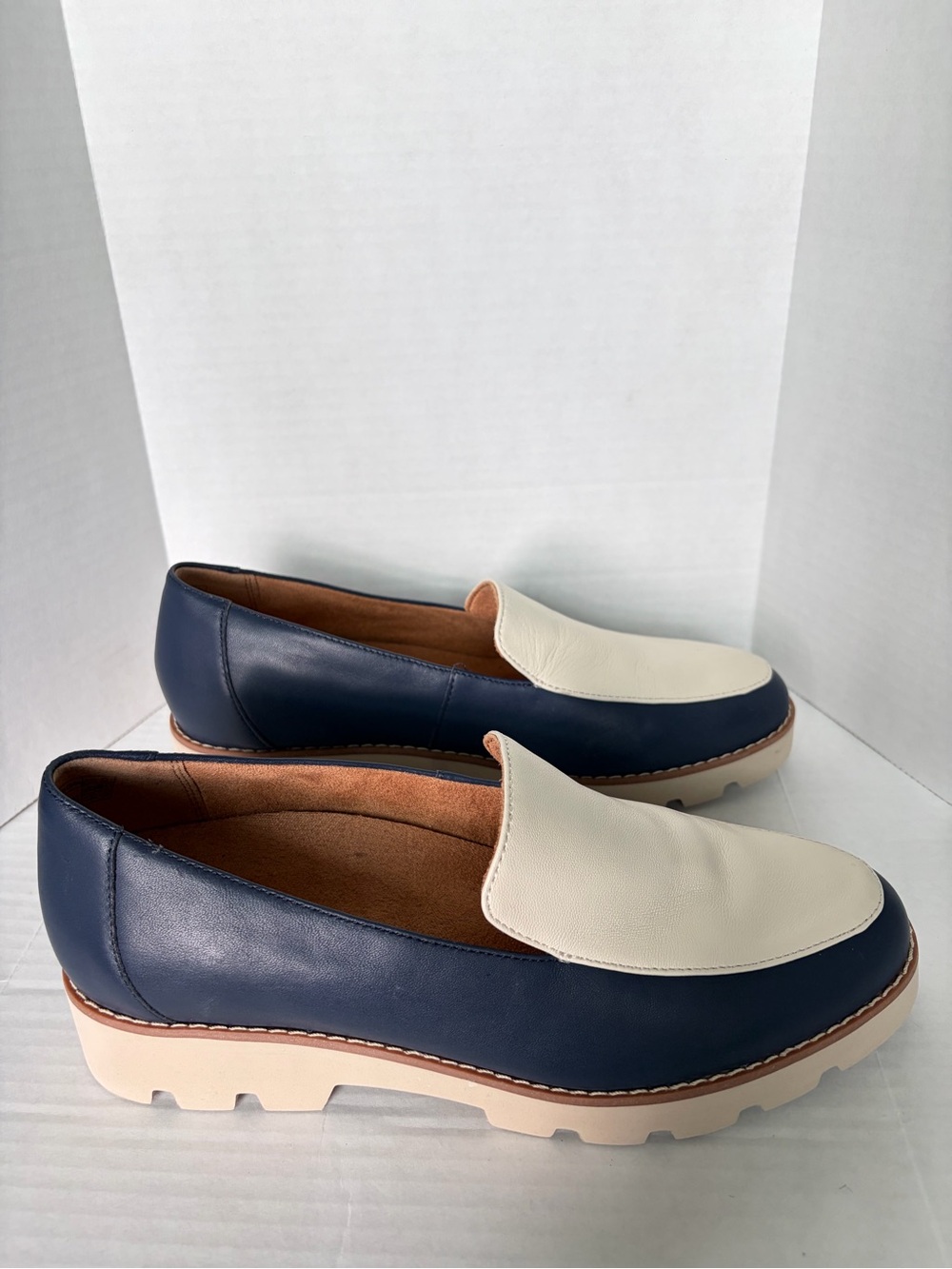 Vionic Kensley Loafer Women’s Size 7 Navy Cream Leather Platform Lug Rubber Sole - Picture 9 of 12